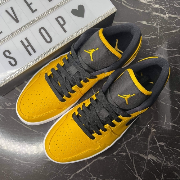 Jordan Retro 1 Low - Yellow Black ๐ผ๐ผ๐ผ - Picture 2 of 4